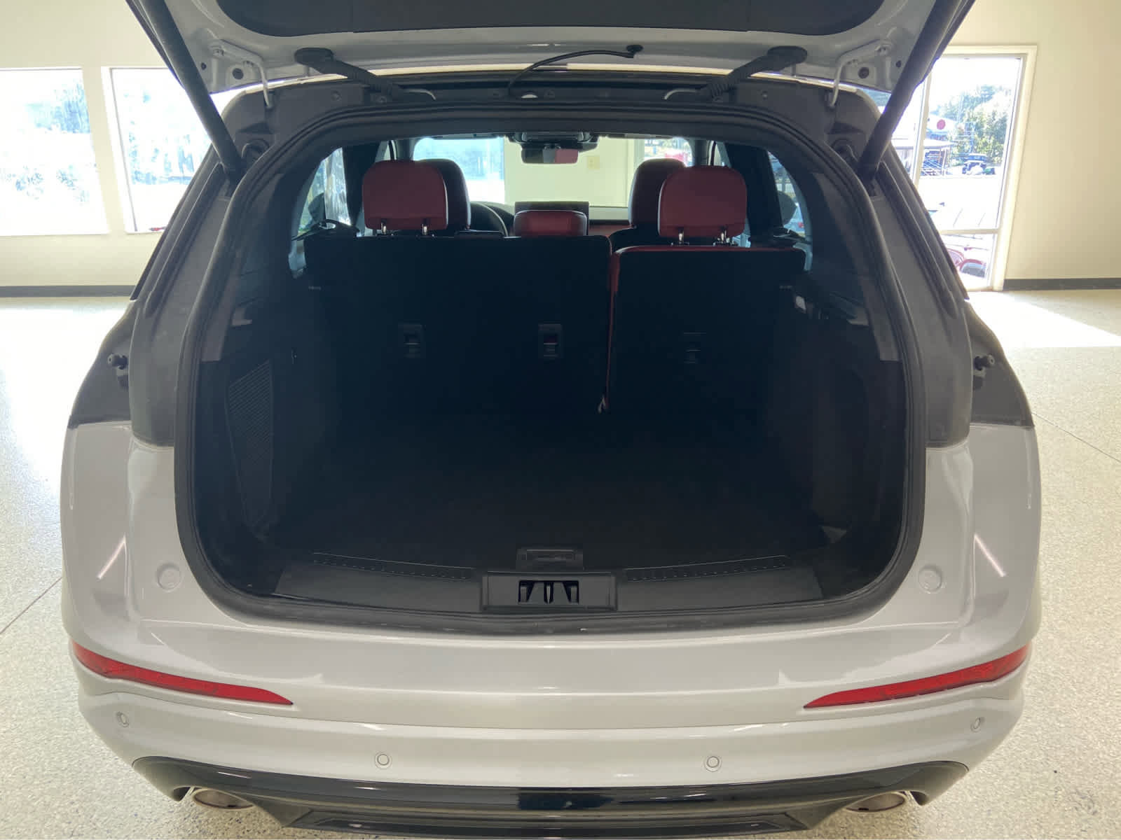 Used 2025 Lincoln Corsair Reserve w/ Jet Appearance Package image 9