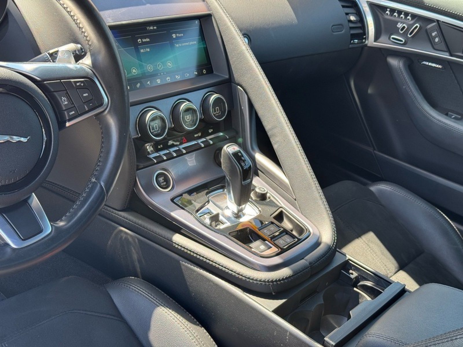 Used 2020 Jaguar F-TYPE Checkered Flag image 17