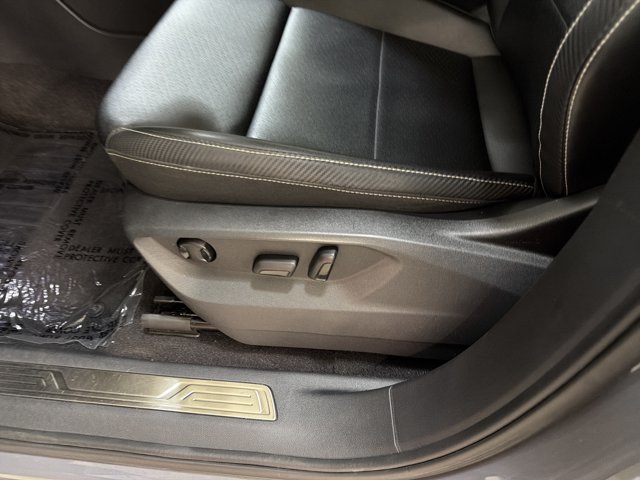 Certified 2021 Volkswagen Atlas Cross Sport SE w/ Panoramic Sunroof Package AWD/4WD image 17