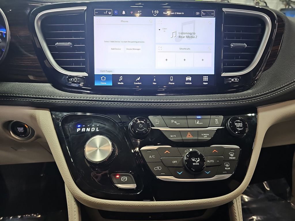 Used 2023 Chrysler Pacifica Limited w/ Uconnect Theater Family Group image 23