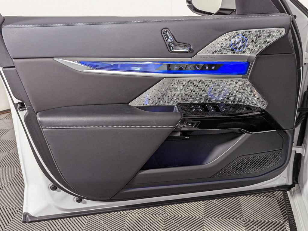 Certified 2024 BMW 760i xDrive AWD/4WD image 17