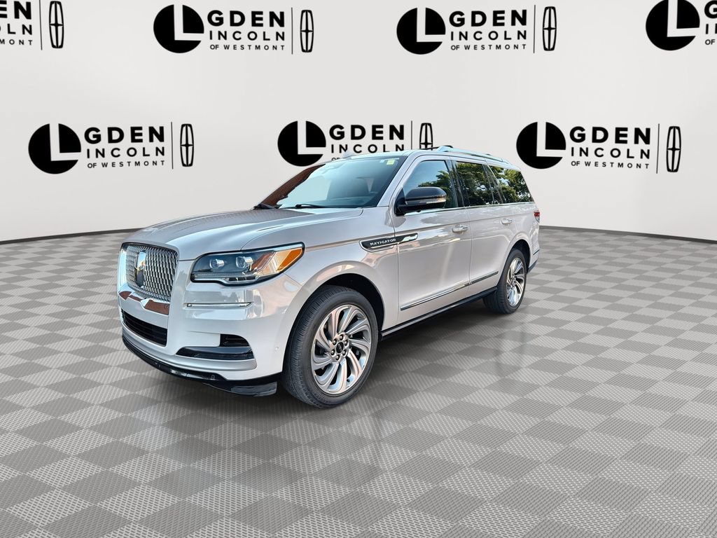 Used 2022 Lincoln Navigator Reserve AWD/4WD image 4