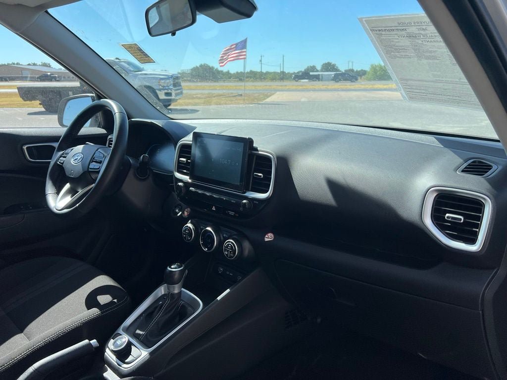 Used 2025 Hyundai Venue SEL FWD image 17