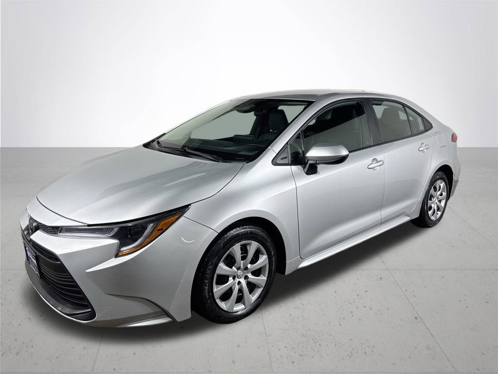 Used 2023 Toyota Corolla LE image 2