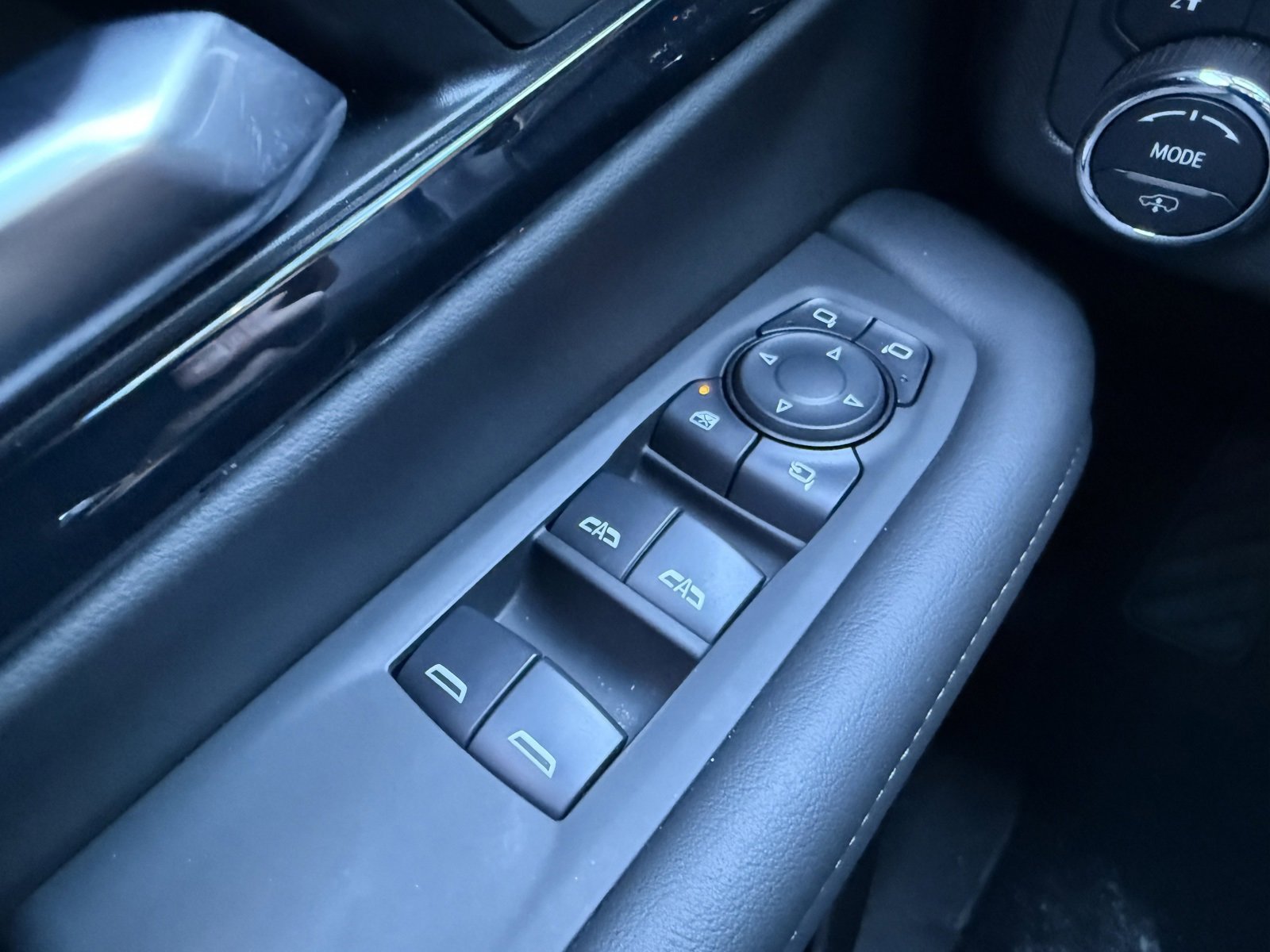 Used 2025 Chevrolet Suburban Z71 w/ Z71 Off-Road Package image 44