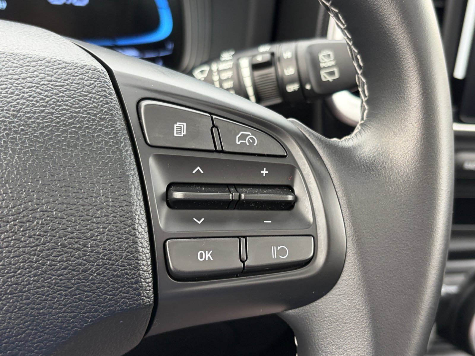 Used 2025 Hyundai Venue SEL FWD image 19