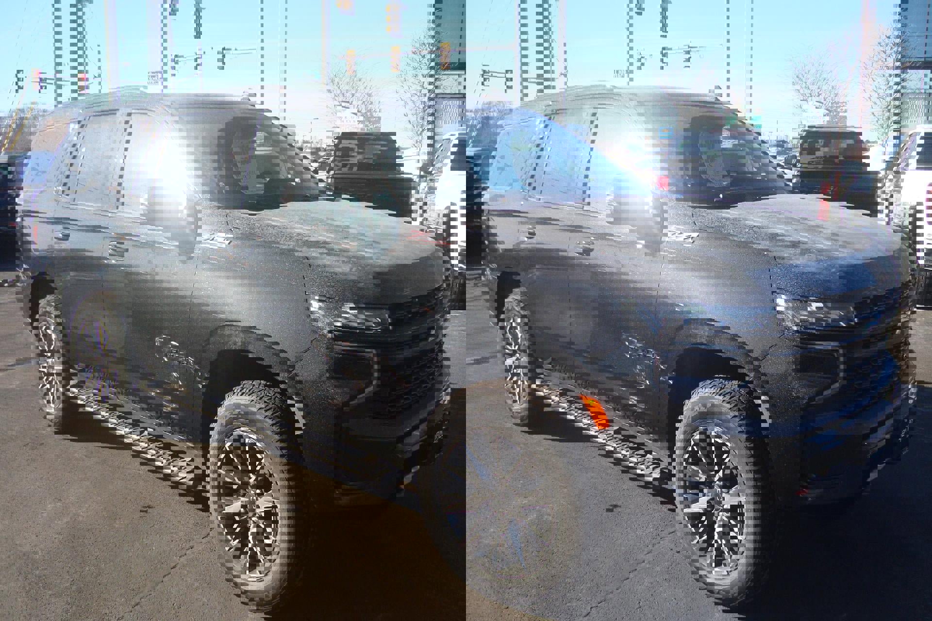 Used 2024 Chevrolet Tahoe Z71 w/ Luxury Package image 1