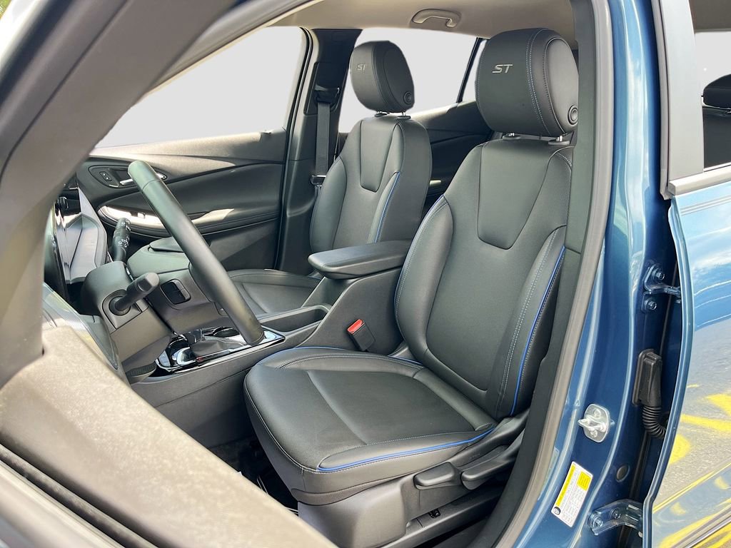 Used 2025 Buick Encore GX Sport Touring w/ Advanced Technology Package FWD image 19