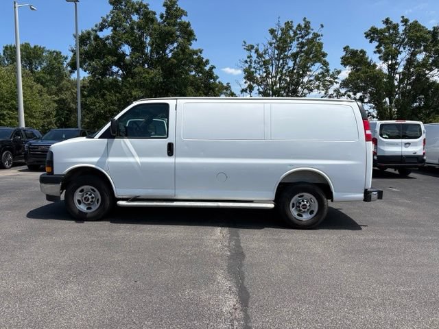 Used 2025 GMC Savana 2500 w/ Driver Convenience Package RWD image 2
