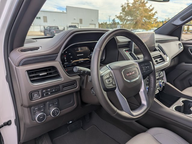 Used 2023 GMC Yukon SLT w/ SLT Premium Package AWD/4WD image 12