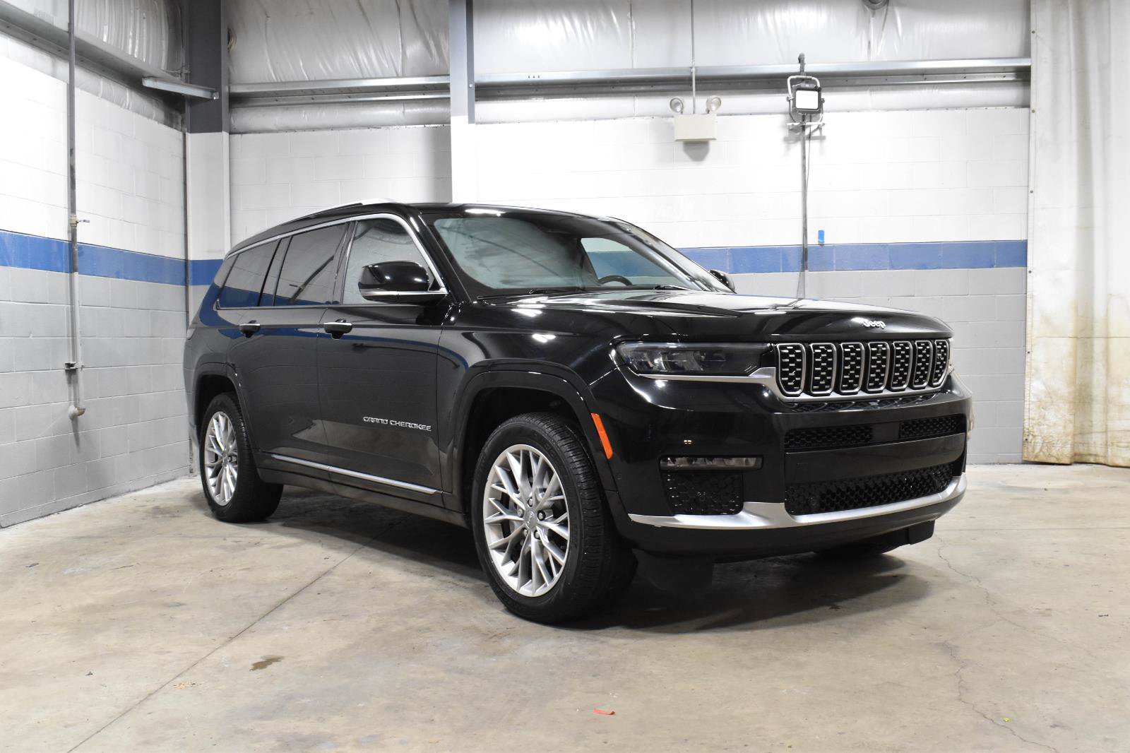 Used 2023 Jeep Grand Cherokee L Summit w/ Advanced Protech Group IV image 34