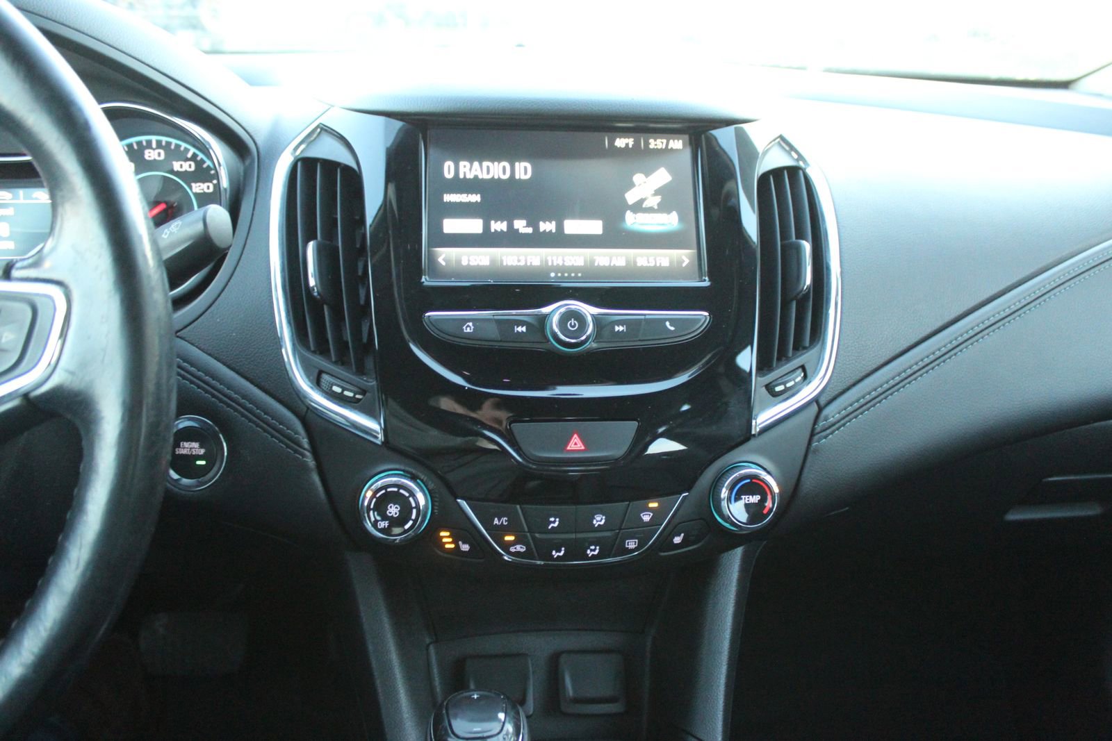 Used 2017 Chevrolet Cruze Premier image 27