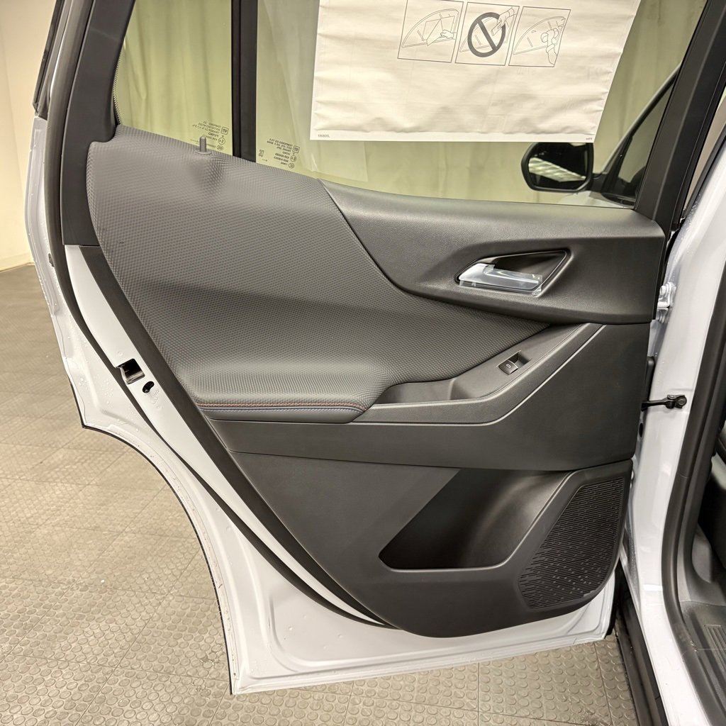 New 2026 Chevrolet Equinox RS w/ Convenience Package III FWD image 23