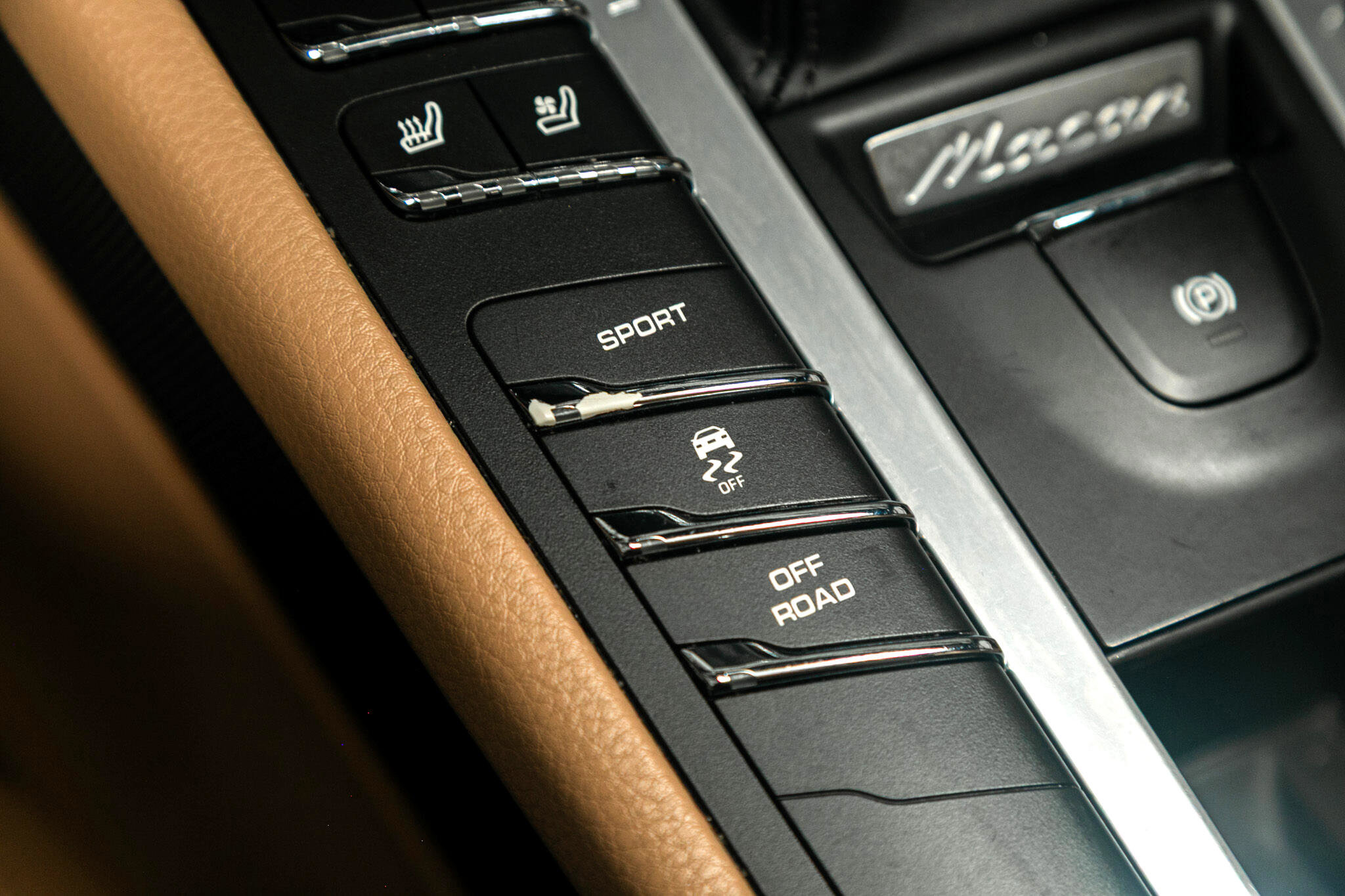 Used 2019 Porsche Macan w/ Premium Package Plus image 43