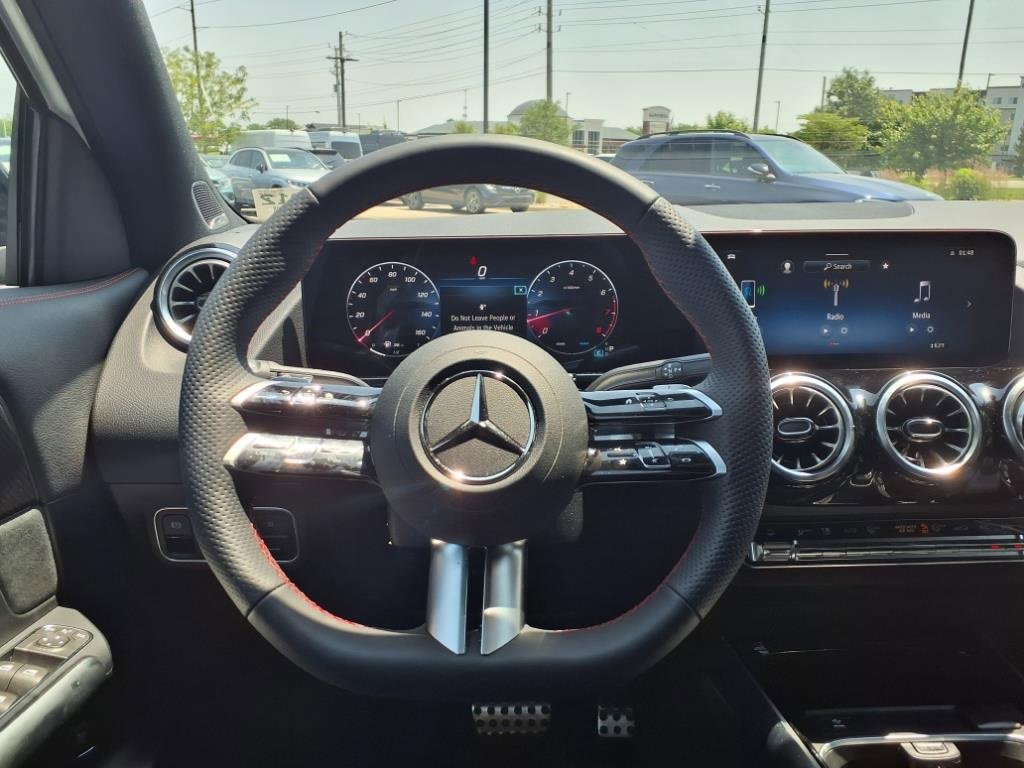 Certified 2025 Mercedes-Benz GLA 250 4MATIC image 17