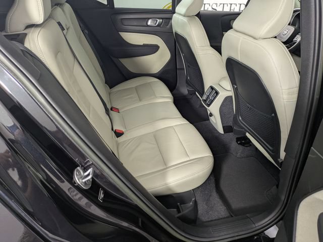 Used 2023 Volvo XC40 B4 Ultimate FWD image 34
