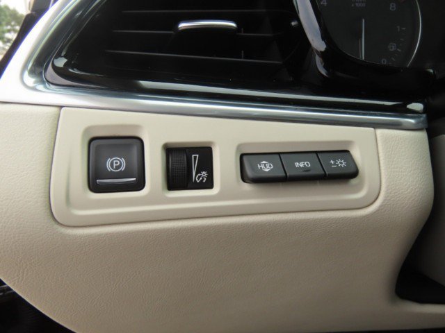 Used 2020 Cadillac XT6 Premium Luxury FWD image 25