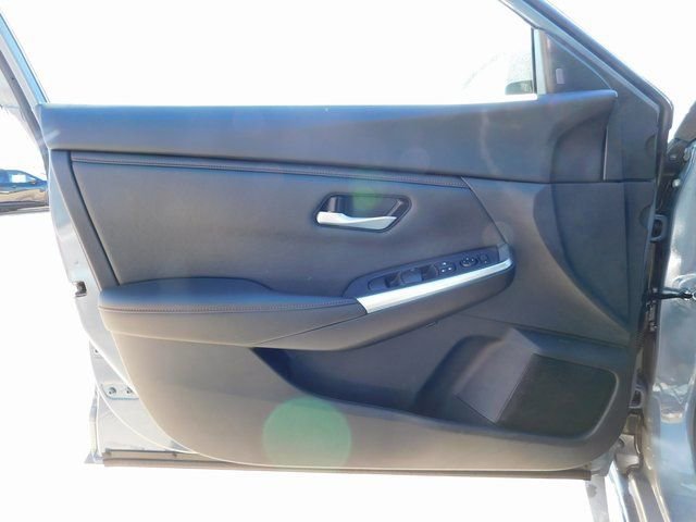 Used 2025 Nissan Sentra SR image 12