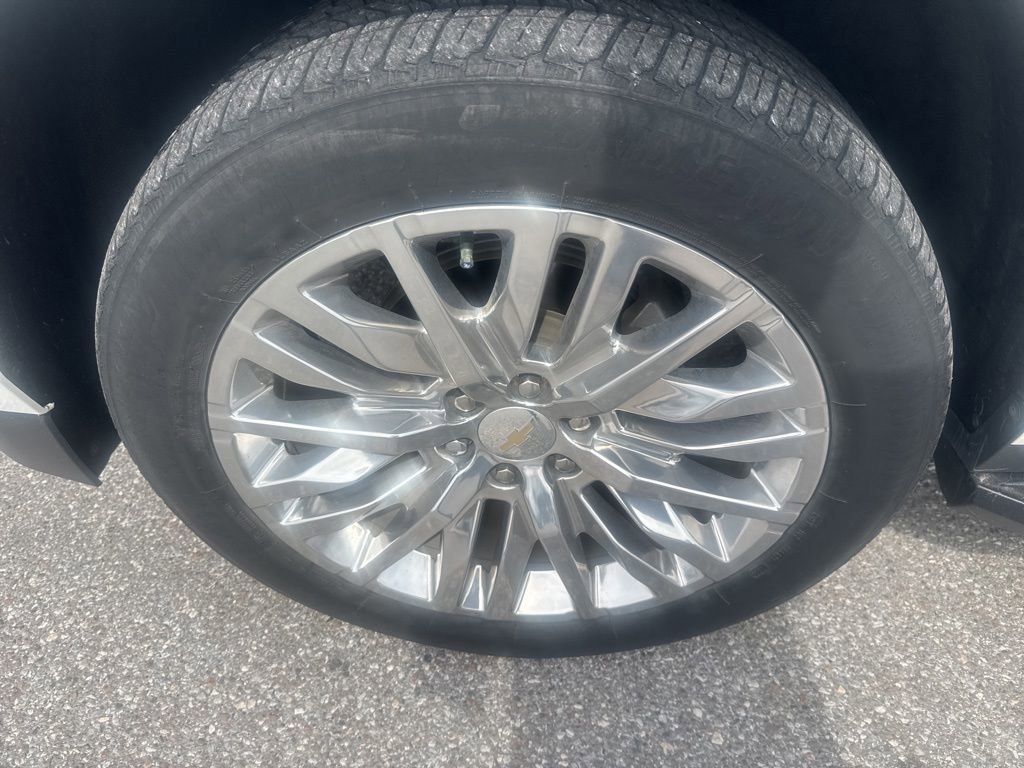 Used 2023 Chevrolet Suburban Premier RWD image 9