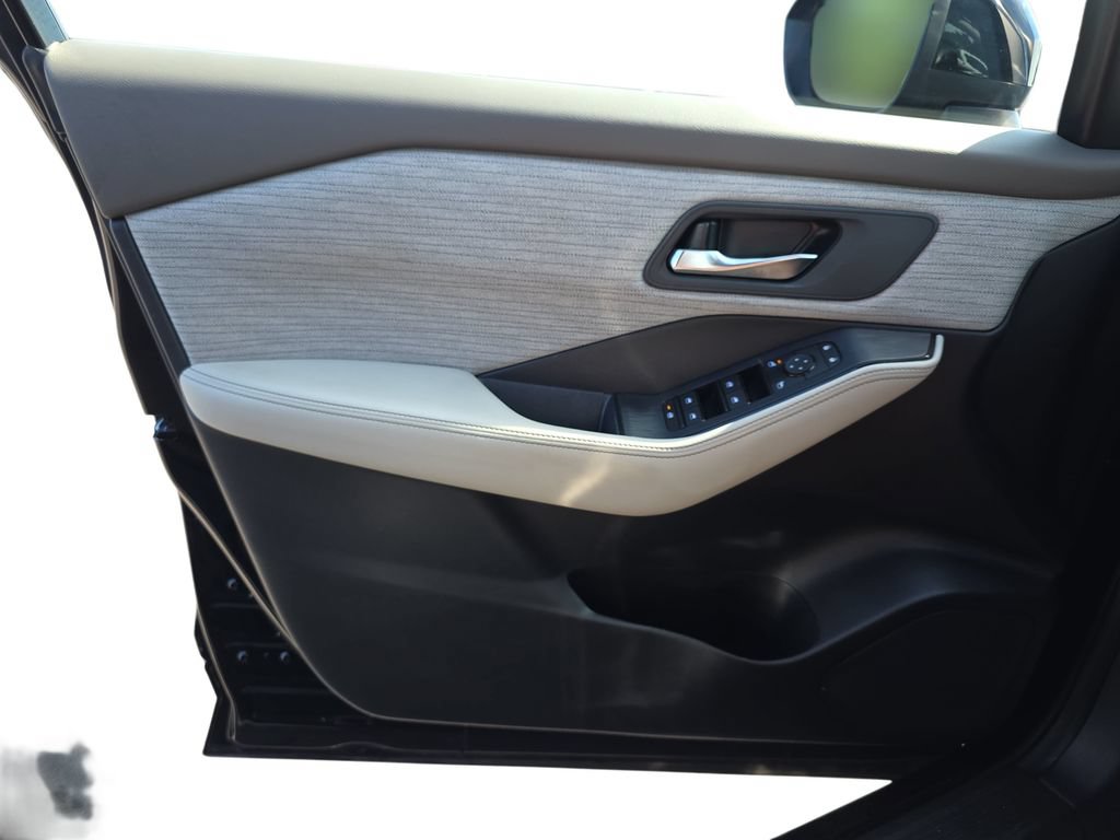 Used 2023 Nissan Rogue SV FWD image 25
