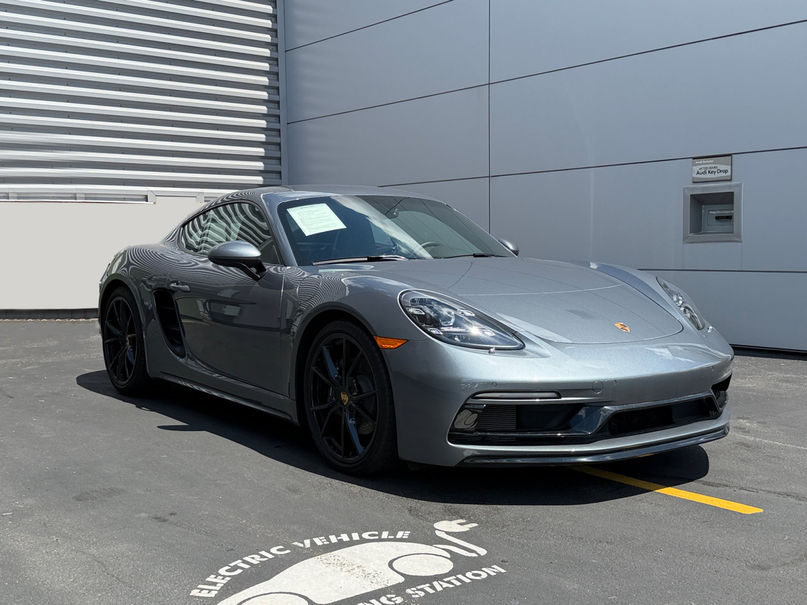 Used 2025 Porsche 718 Cayman RWD image 7