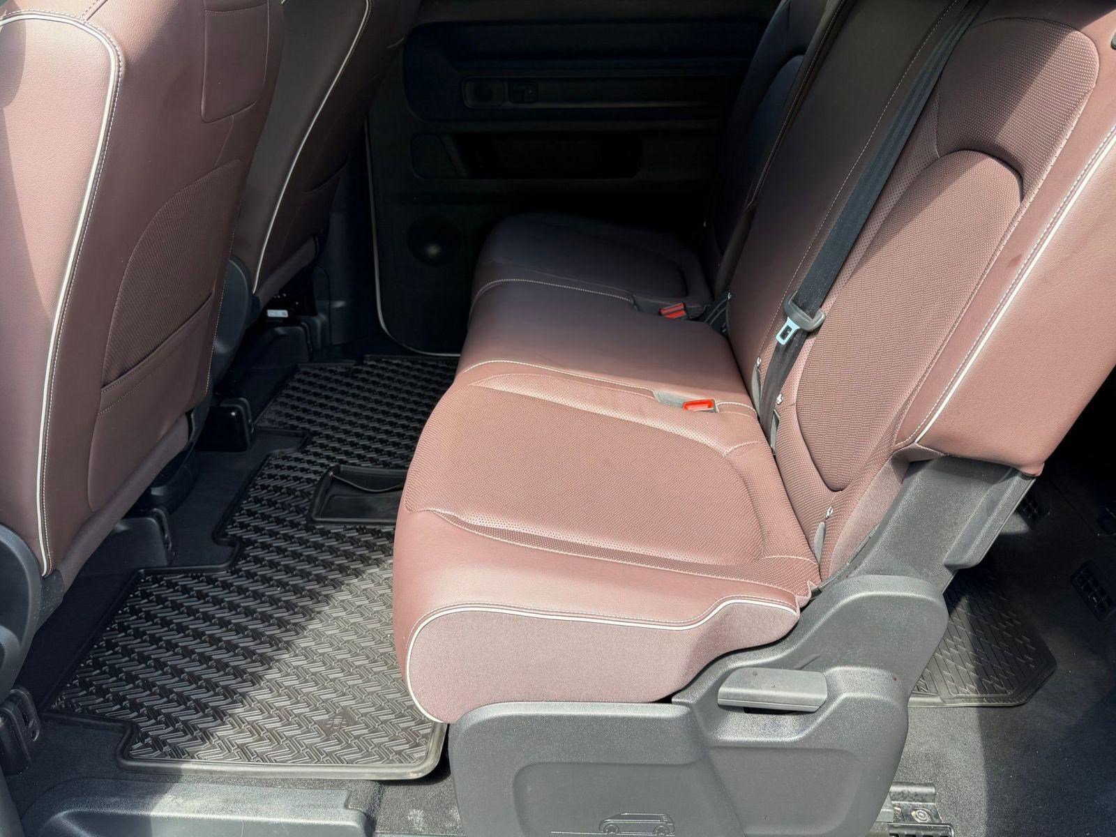 Used 2025 Volkswagen ID. Buzz Pro S RWD image 14