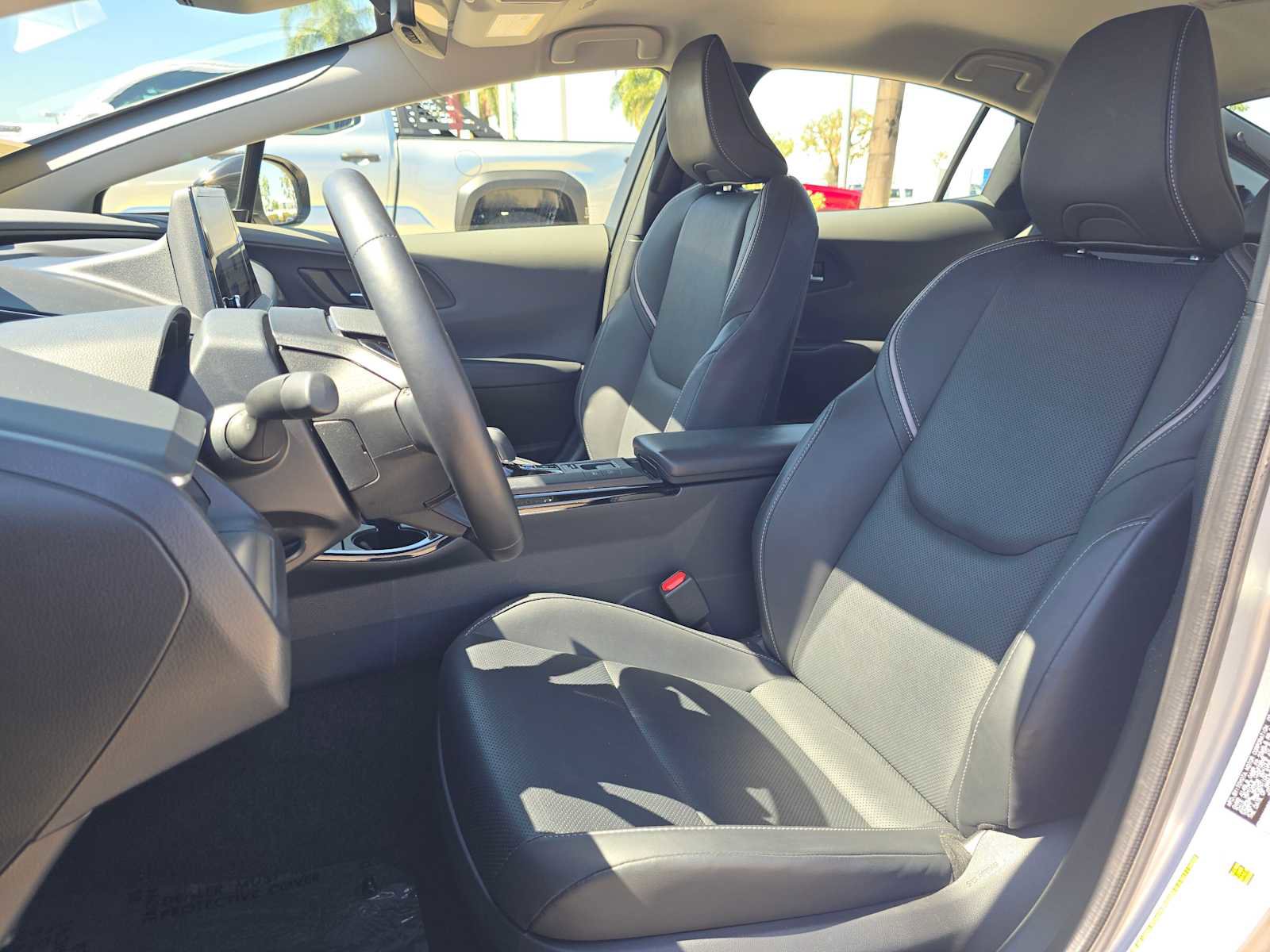 Used 2025 Toyota Prius XLE FWD image 23