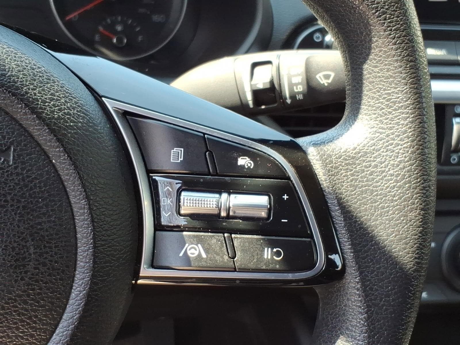 Used 2023 Kia Forte LXS w/ LXS Technology Package FWD image 13