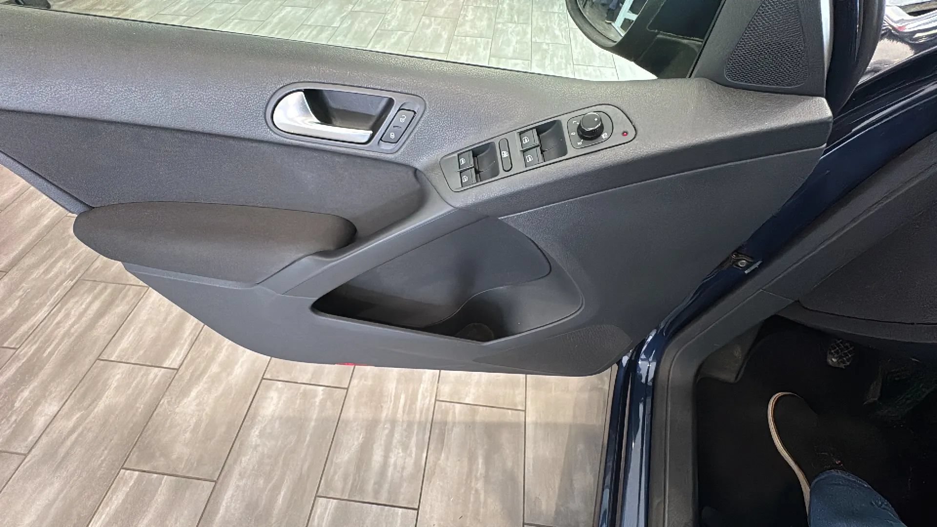 Used 2013 Volkswagen Tiguan S FWD image 32