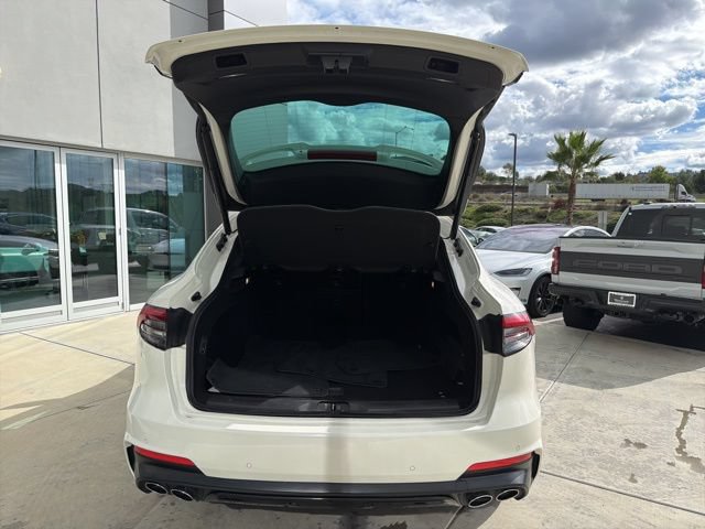 Certified 2022 Maserati Levante GT AWD/4WD image 11