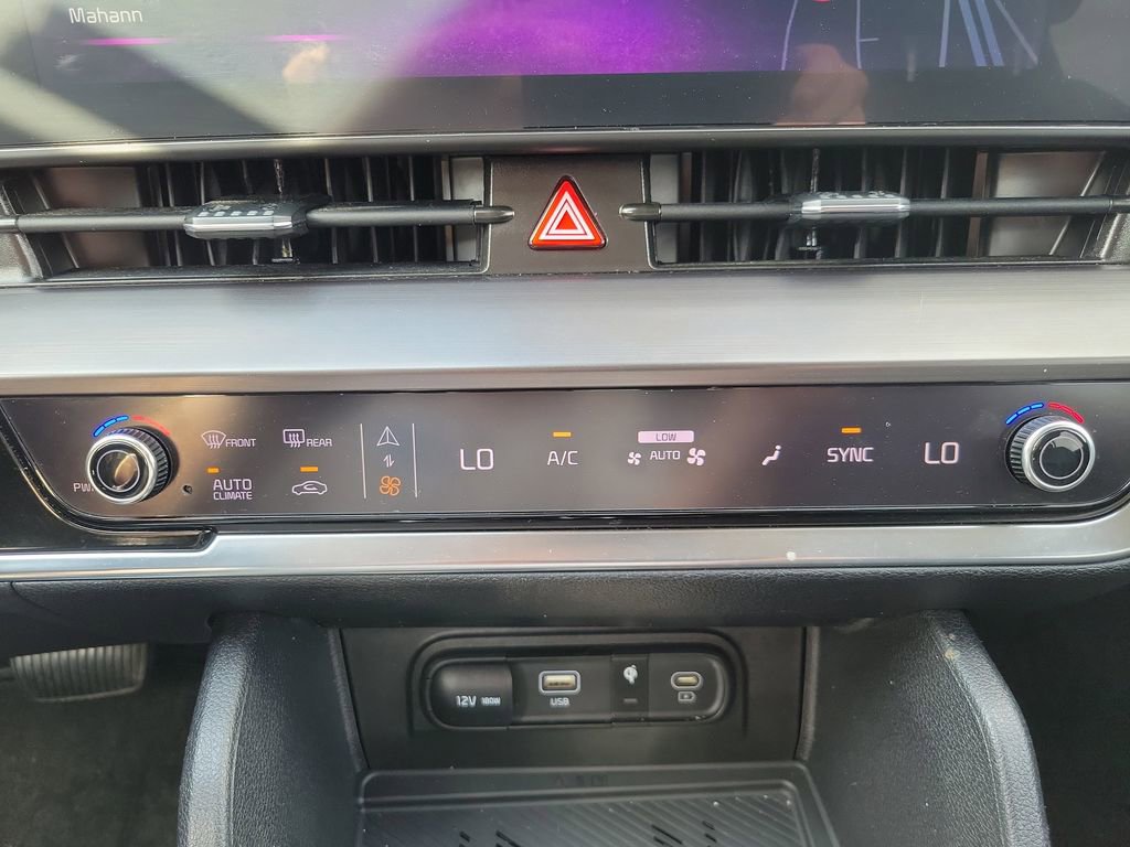 Used 2025 Kia Sportage EX FWD image 22