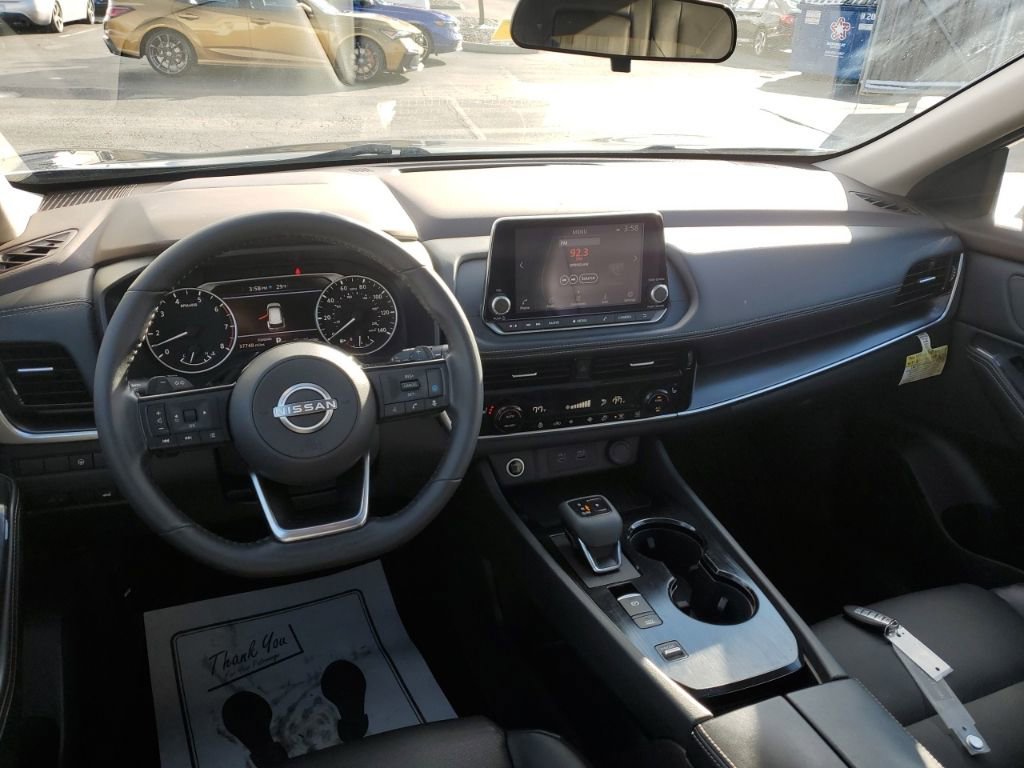 Used 2022 Nissan Rogue SV w/ SV Premium Package image 32