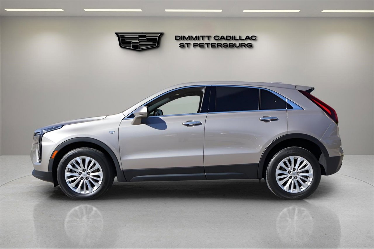 Used 2024 Cadillac XT4 Luxury w/ Cold Weather Package image 2