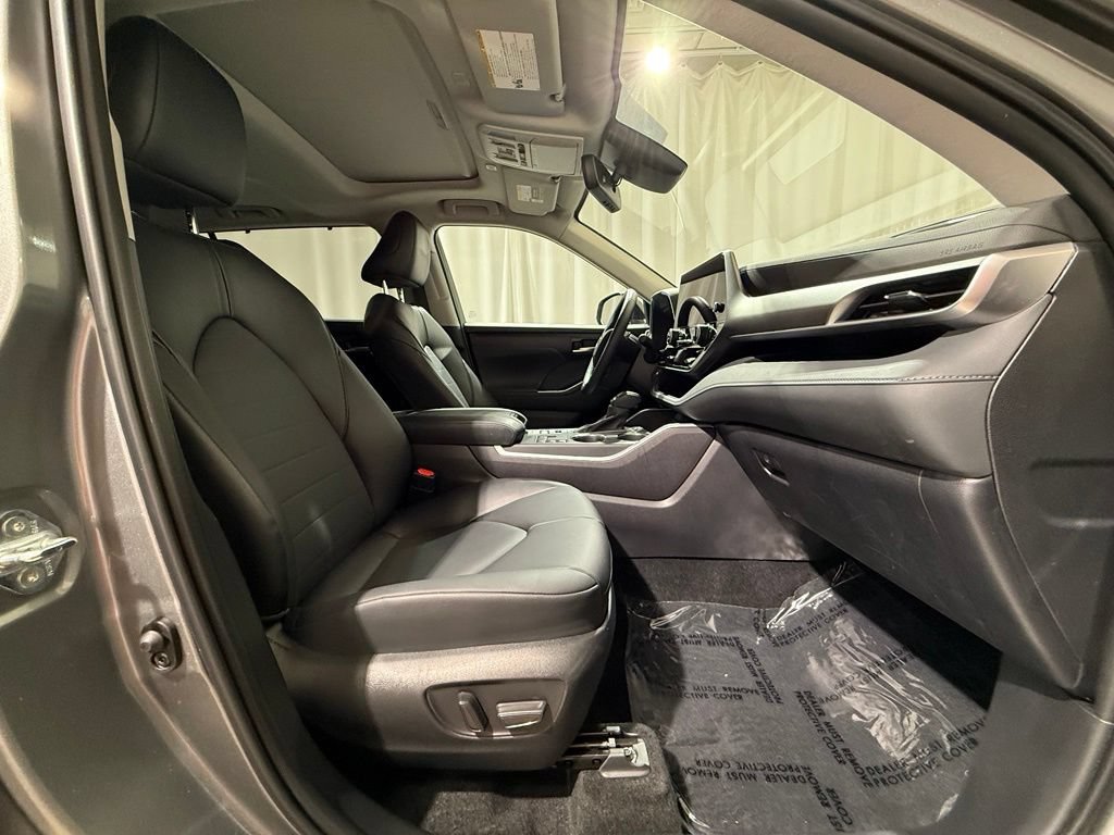 Certified 2025 Toyota Highlander XLE AWD/4WD image 24