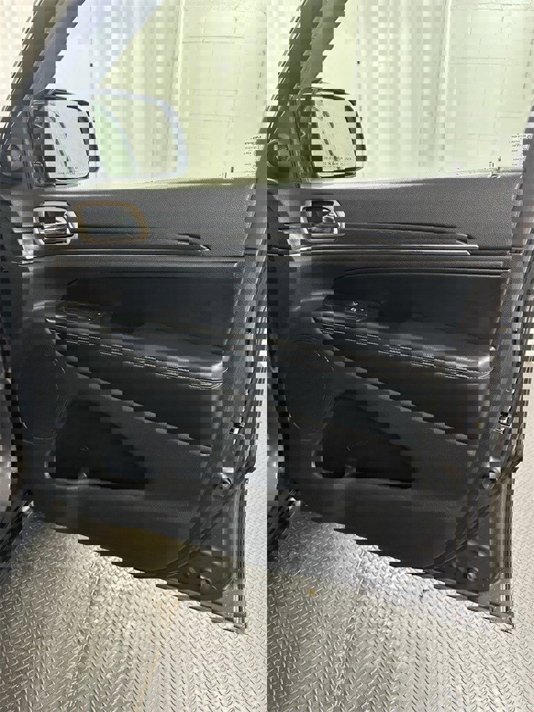 Used 2016 Jeep Grand Cherokee Limited w/ Trailer Tow Group IV image 38