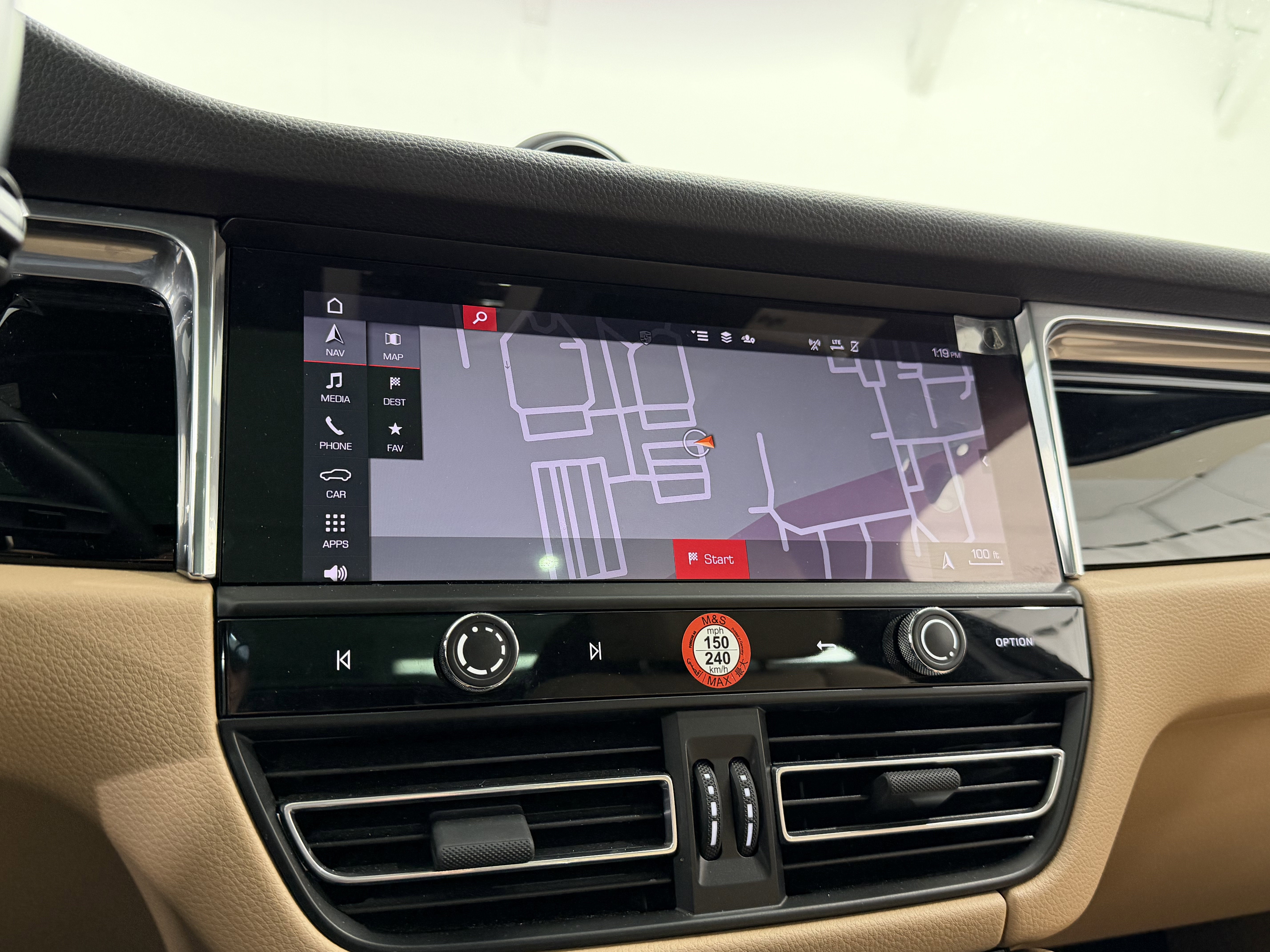 Certified 2025 Porsche Macan image 41