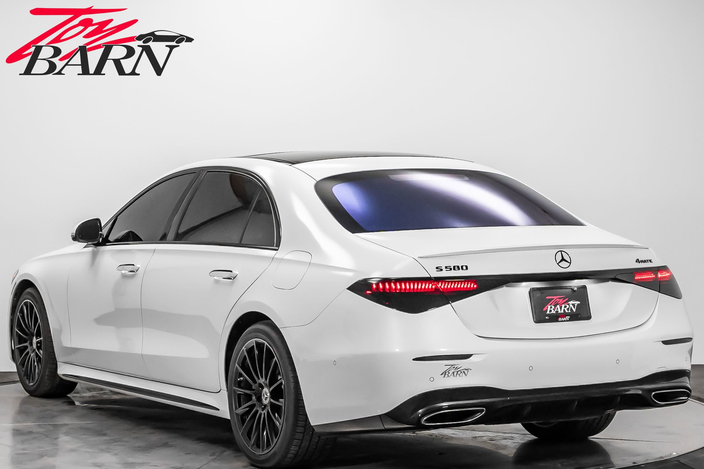 Used 2024 Mercedes-Benz S 580e 4MATIC Sedan image 3