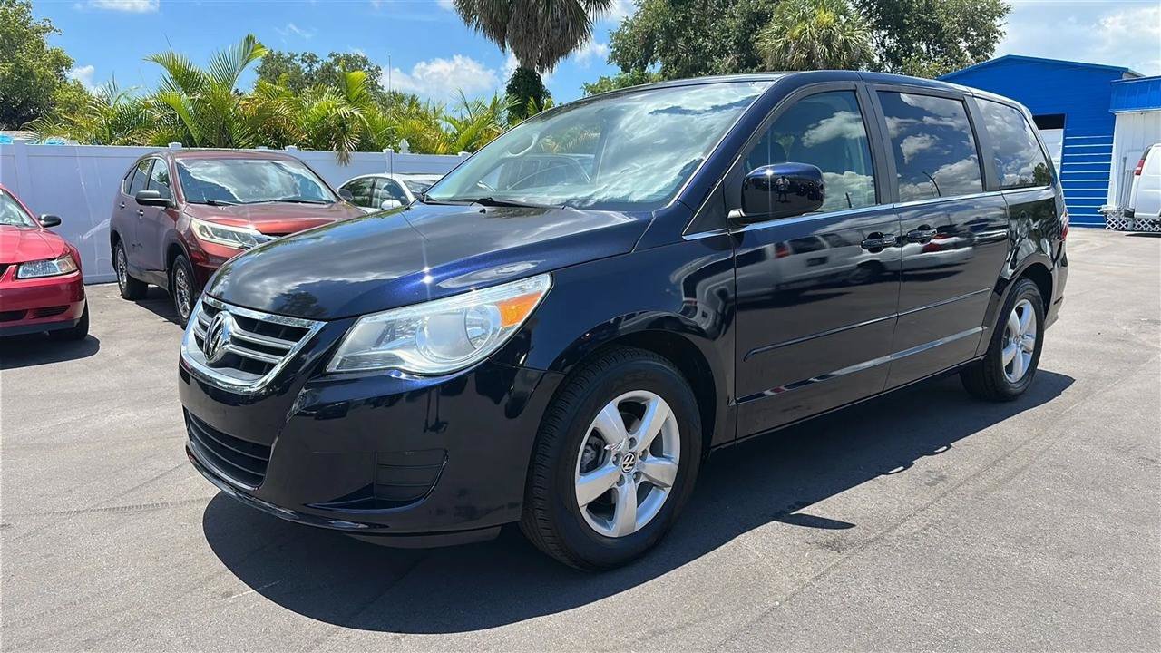 Used 2010 Volkswagen Routan SE FWD image 5