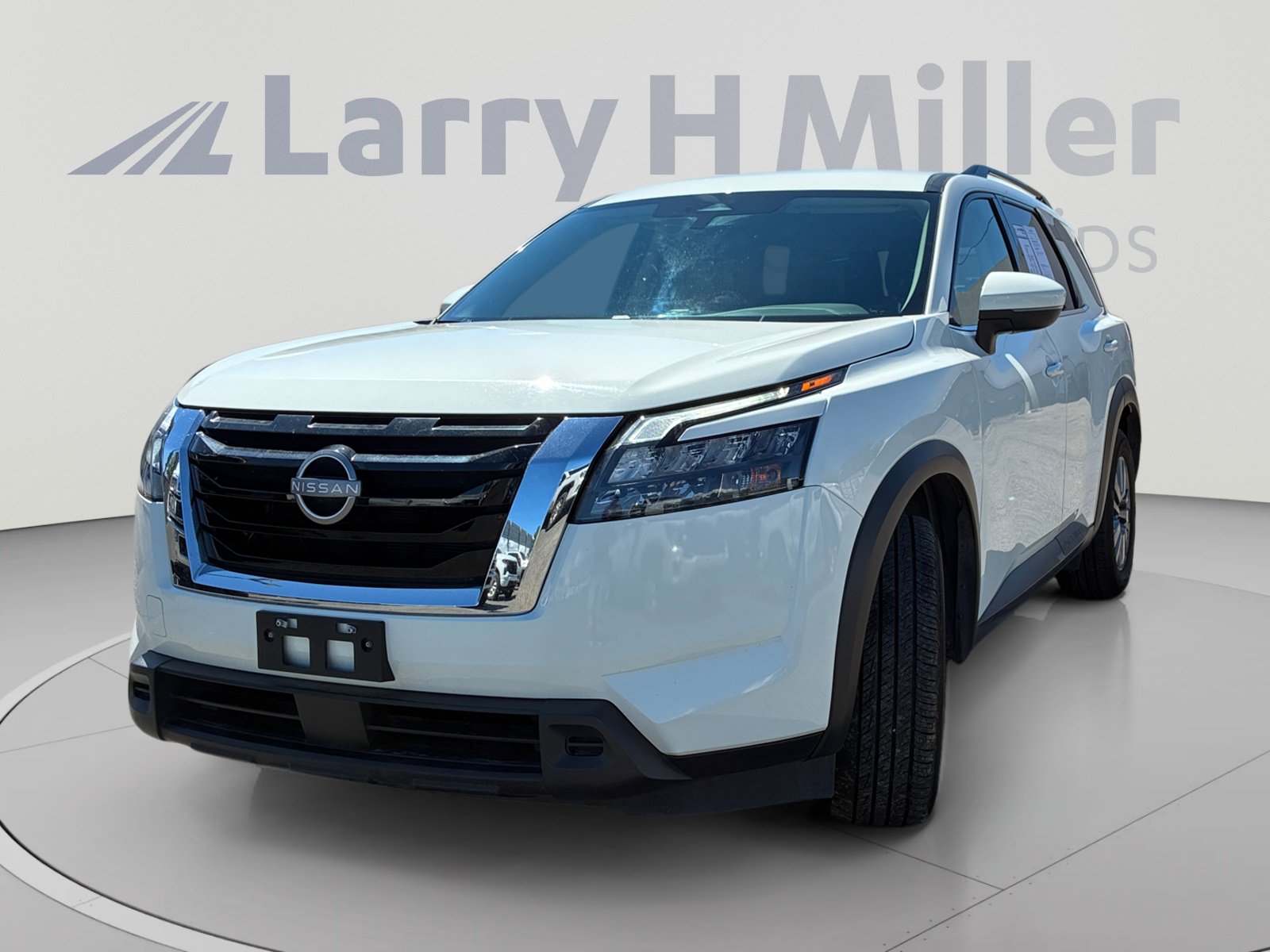 Used 2025 Nissan Pathfinder SV AWD/4WD image 1