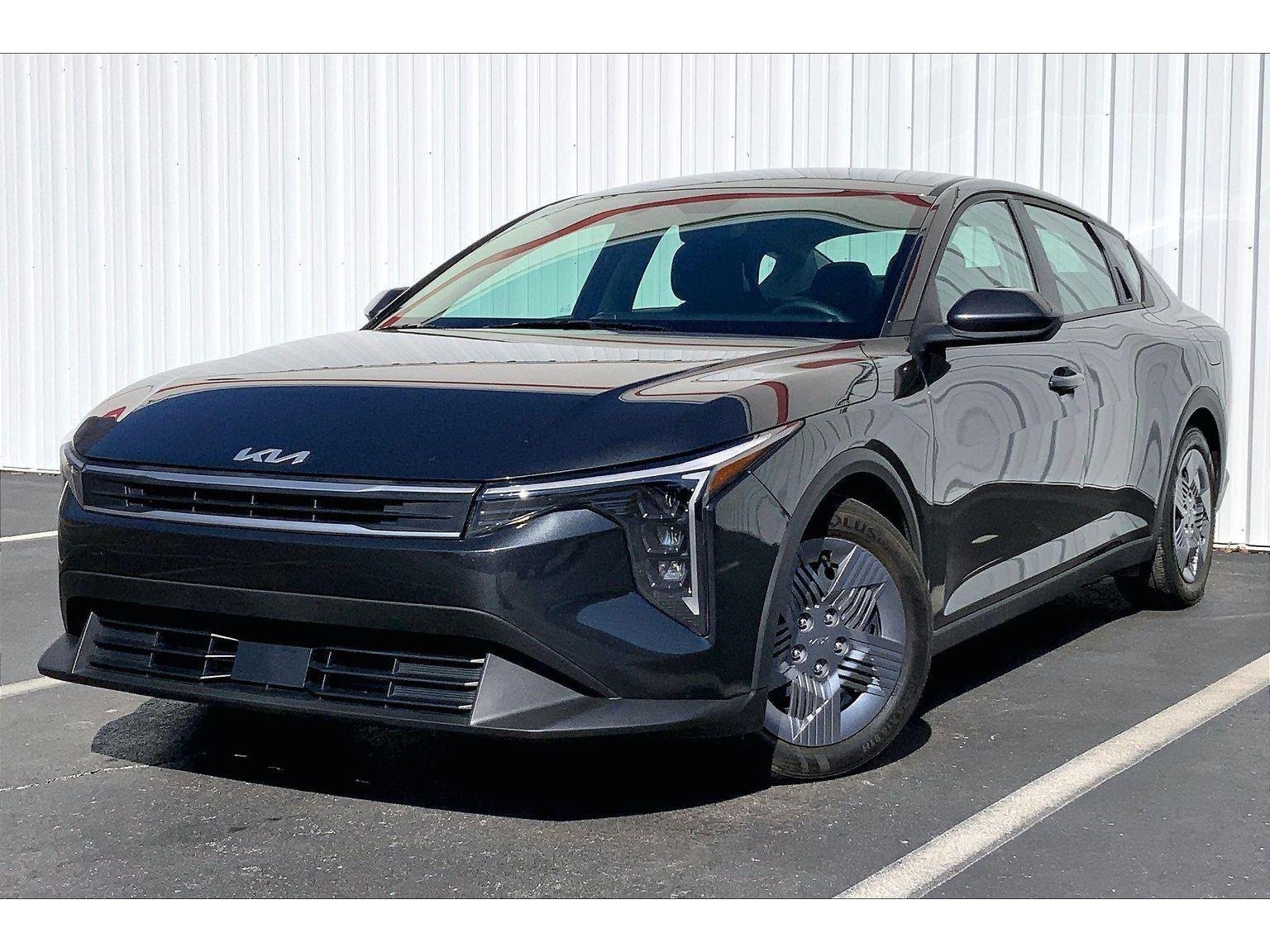 Used 2025 Kia K4 LX video 1