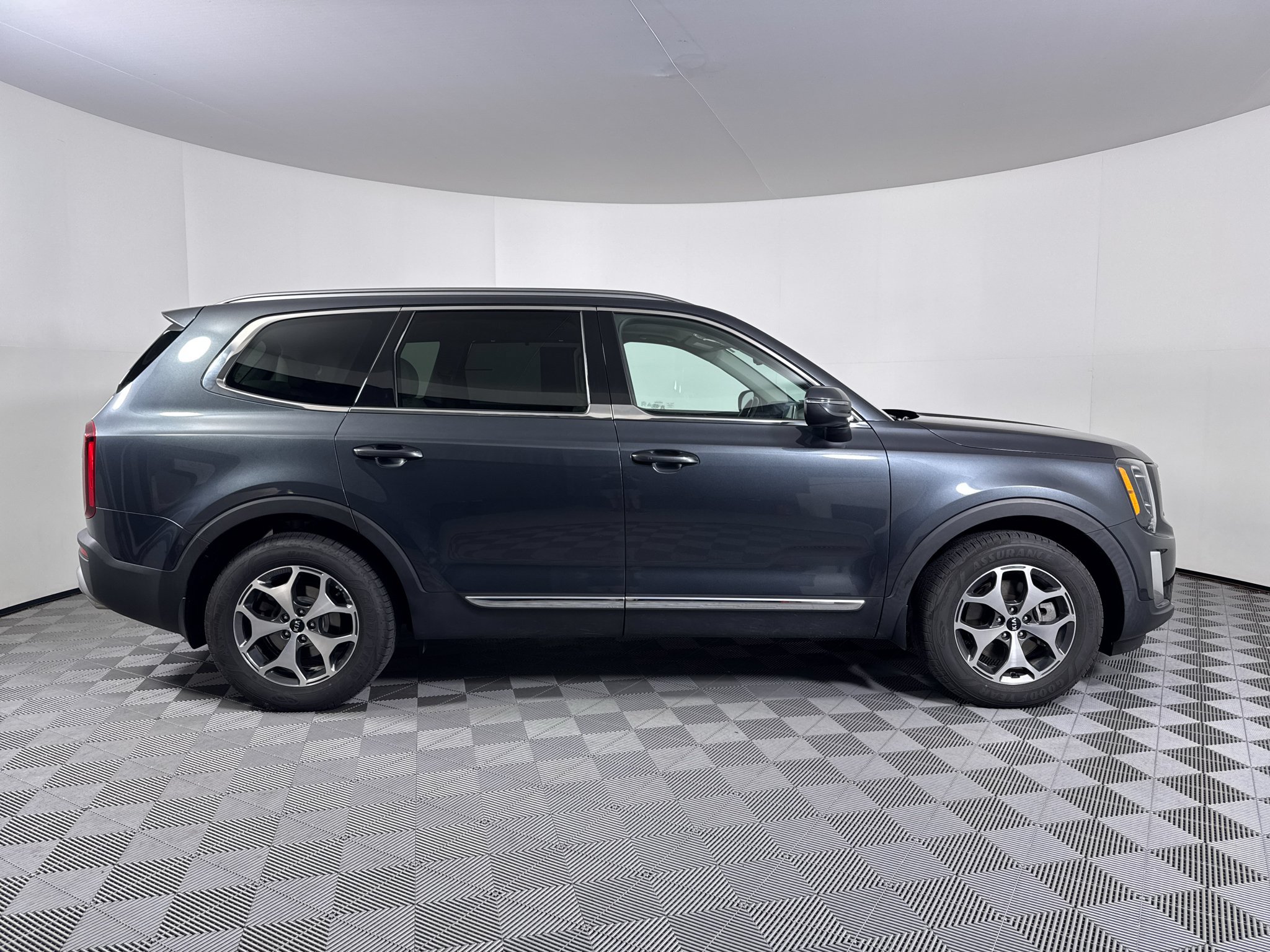 Used 2020 Kia Telluride EX w/ Towing Package AWD/4WD image 11