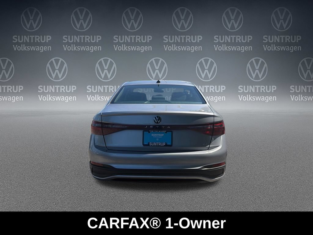 Used 2025 Volkswagen Jetta SE w/ Sunroof Package FWD image 4