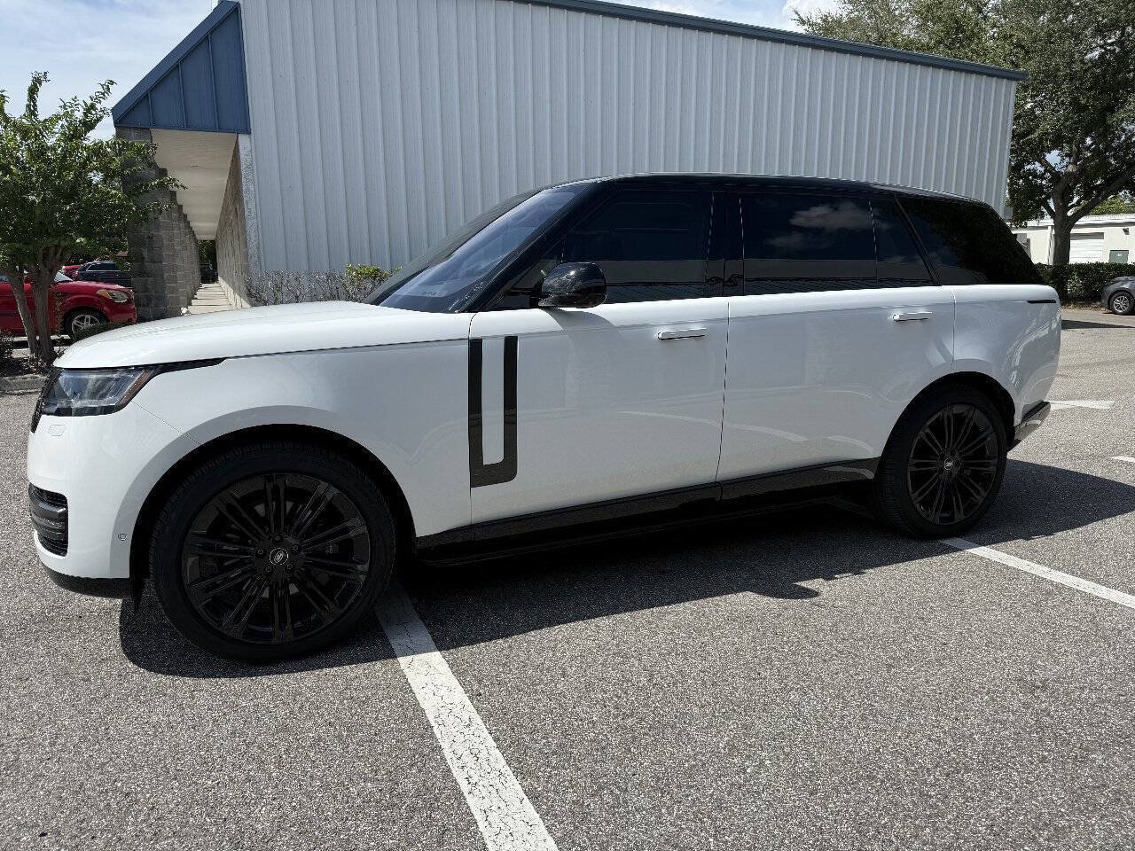 Used 2022 Land Rover Range Rover Long Wheelbase SE AWD/4WD image 3