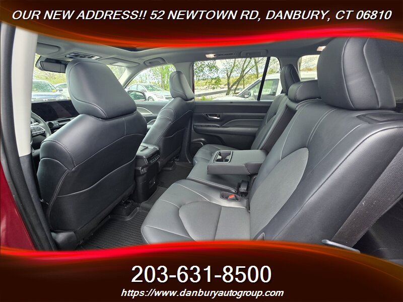 Used 2025 Toyota Grand Highlander AWD image 6