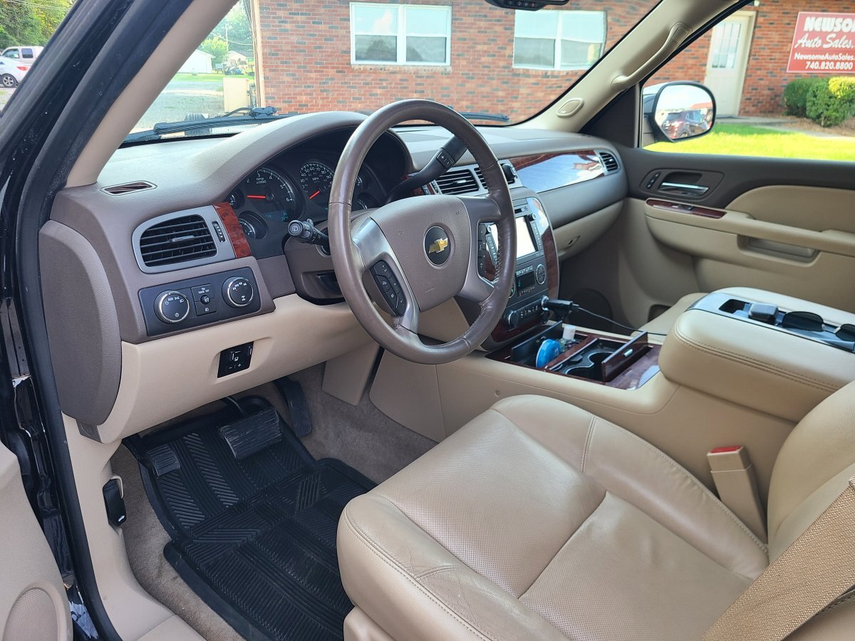 Used 2013 Chevrolet Suburban LTZ image 5