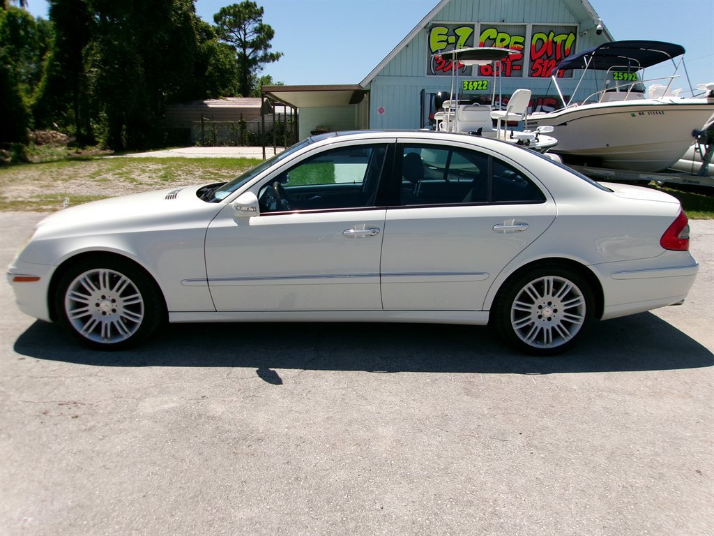 Used 2008 Mercedes-Benz E 350 4MATIC Sedan image 1