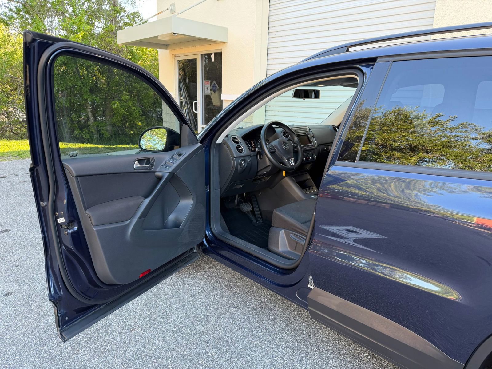 Used 2015 Volkswagen Tiguan S image 16