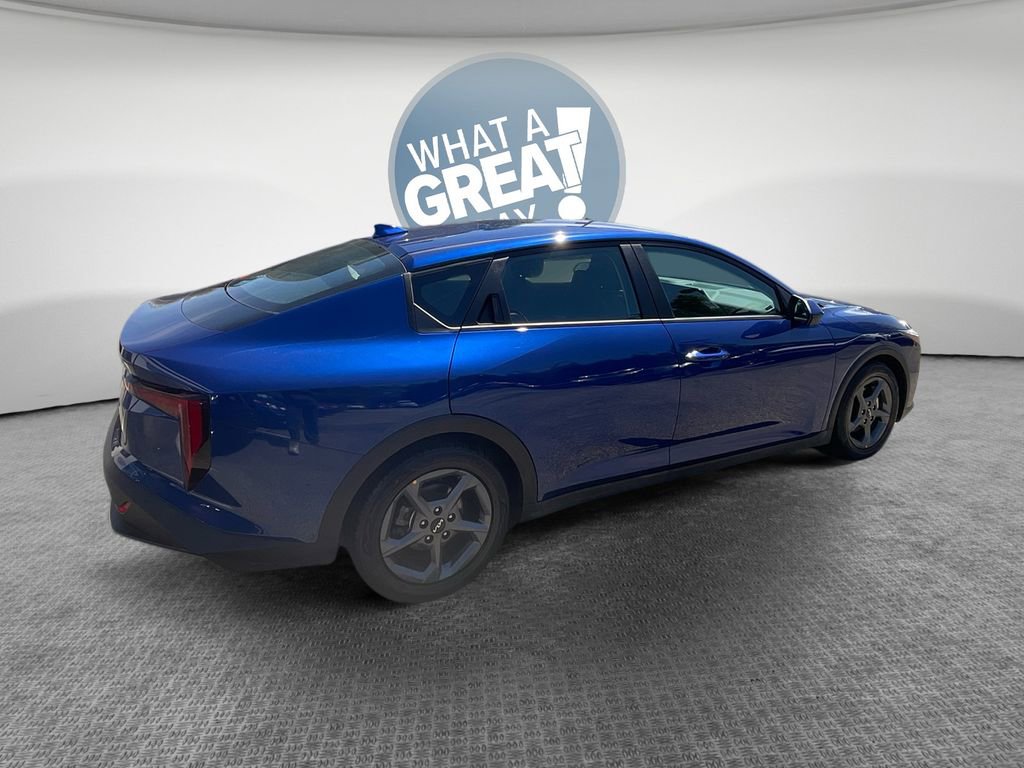 Used 2025 Kia K4 LXS FWD image 3