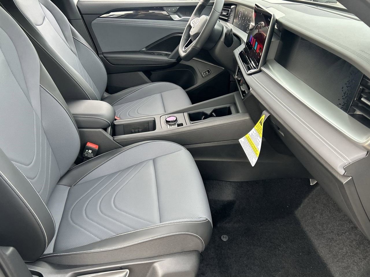 New 2026 Volkswagen Tiguan SE R-Line image 8