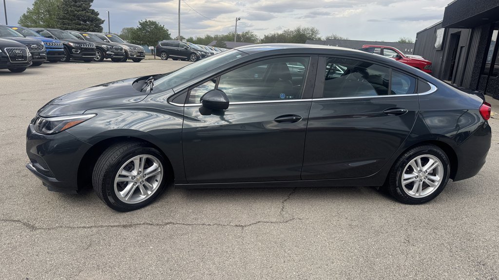 Used 2018 Chevrolet Cruze LT w/ LT Convenience Package FWD image 5
